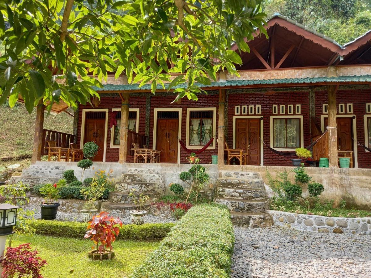 Sahnan Guest House Bukit Lawang Exterior foto